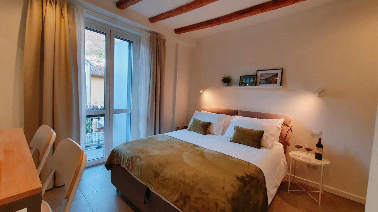 Foscolo 9 Room - Breakfast Комо Екстериор снимка